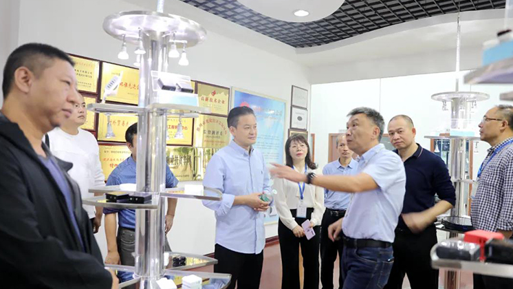 市政協(xié)副主席、九三學(xué)社郴州市委主委潘執(zhí)坤一行調(diào)研炬神電子