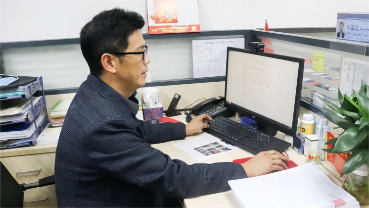 伍國良，“卷王”實錘了！