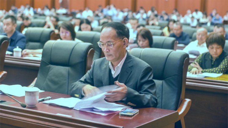 湖南炬神電子榮獲“新郴州貢獻獎”，董事長楊譓鵬作代表發(fā)言