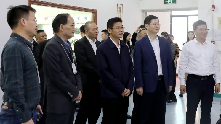 湖南省人民政府副省長(zhǎng)、黨組成員曹志強(qiáng) 蒞臨炬神電子調(diào)研